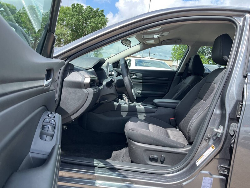 Nissan Altima Vehicle Image 07
