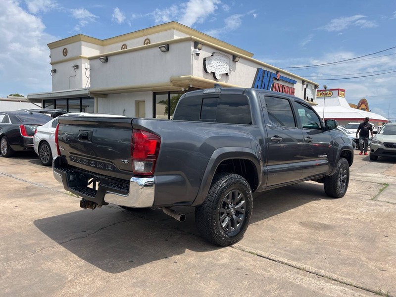 Toyota Tacoma 4WD Vehicle Image 05