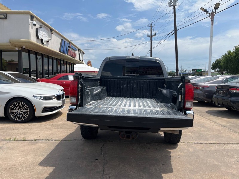 Toyota Tacoma 4WD Vehicle Image 09