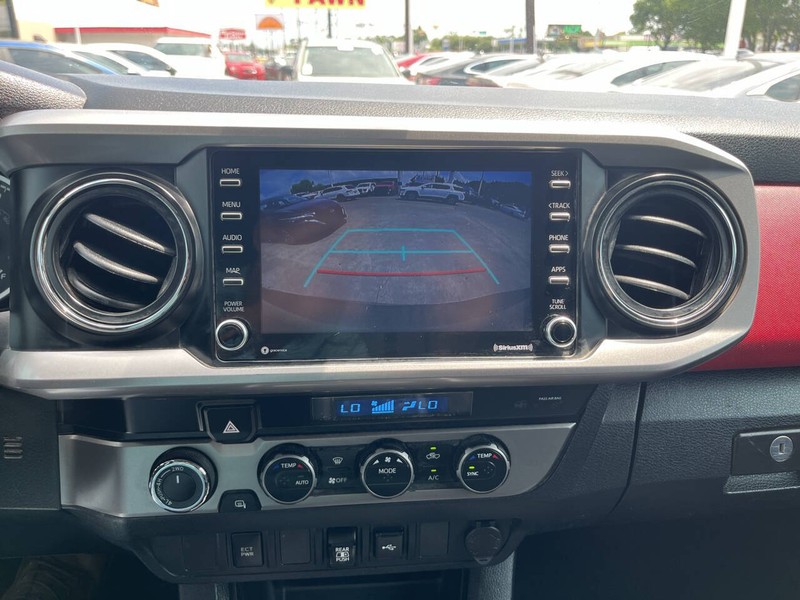 Toyota Tacoma 4WD Vehicle Image 12