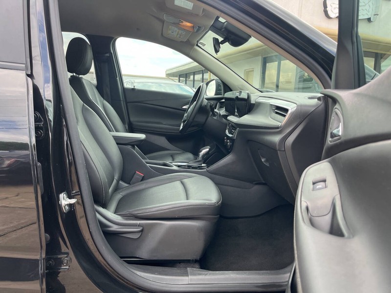 Buick Encore GX Vehicle Image 11