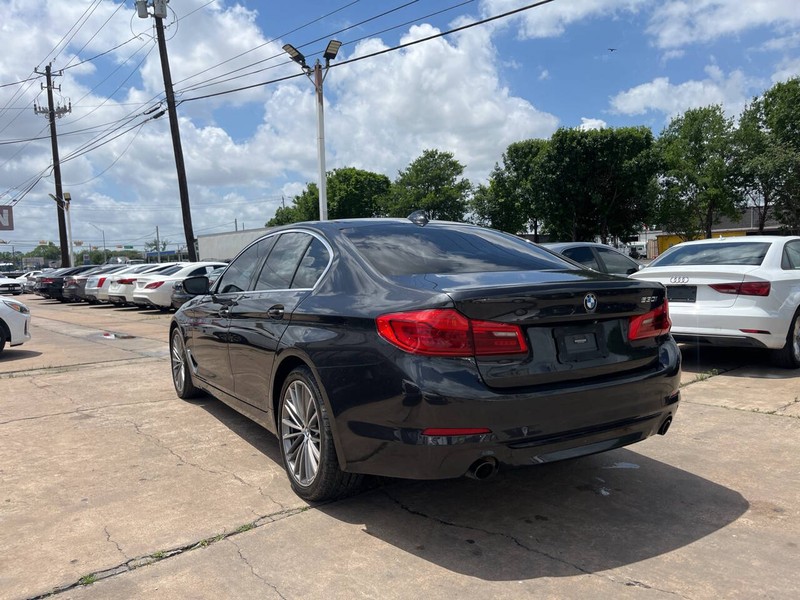 BMW 5 Series Vehicle Image 03