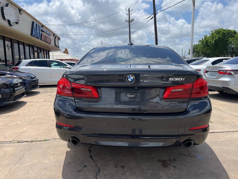 BMW 5 Series Vehicle Image 04