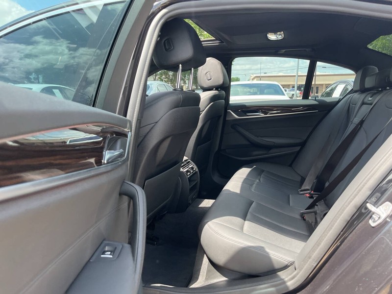 BMW 5 Series Vehicle Image 08