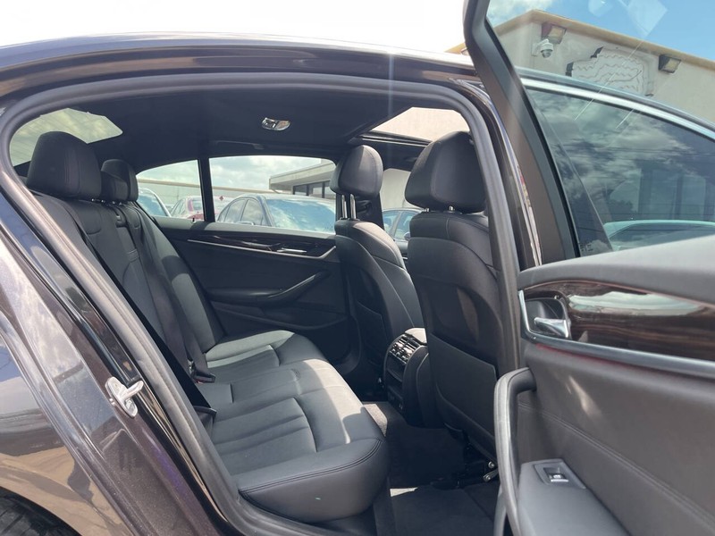 BMW 5 Series Vehicle Image 10