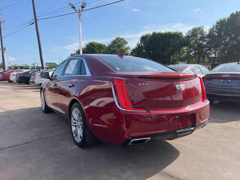 Cadillac XTS Vehicle Image 05