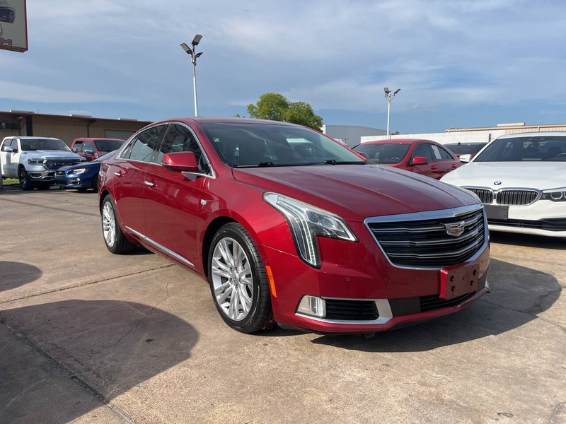 Cadillac XTS Vehicle Image 10
