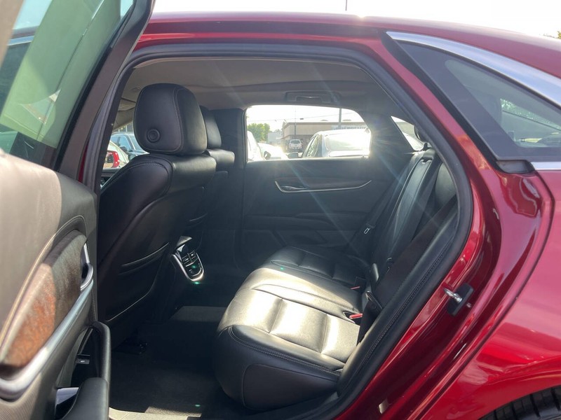 Cadillac XTS Vehicle Image 11