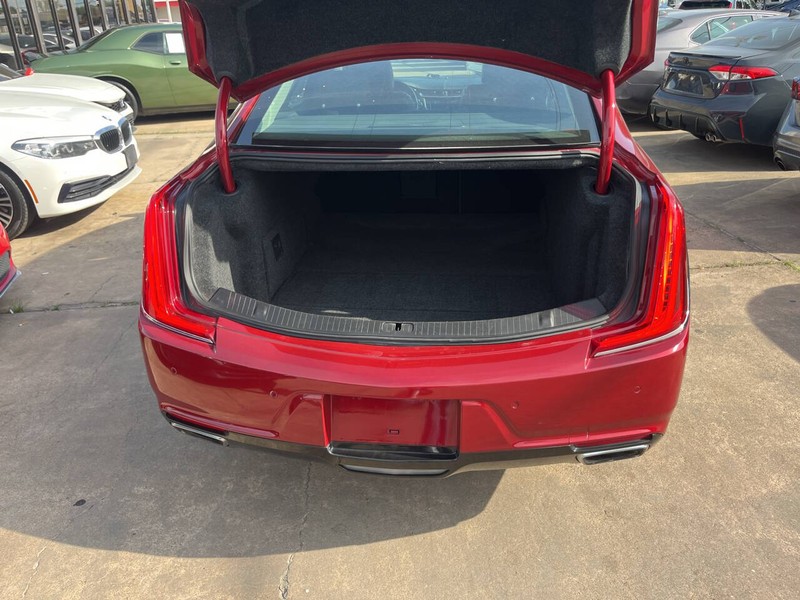 Cadillac XTS Vehicle Image 12