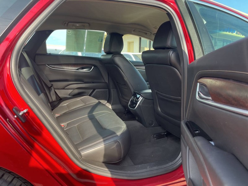 Cadillac XTS Vehicle Image 13