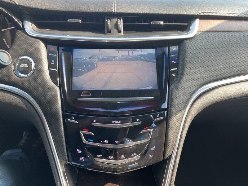 Cadillac XTS Vehicle Image 16