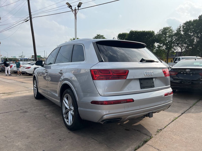 Audi Q7 Vehicle Image 03
