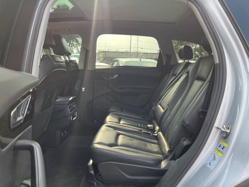 Audi Q7 Vehicle Image 08