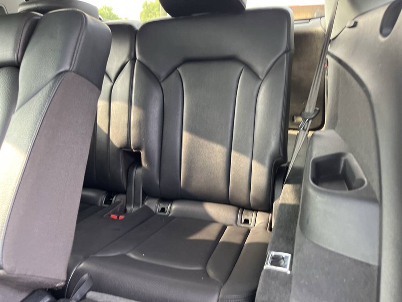 Audi Q7 Vehicle Image 09