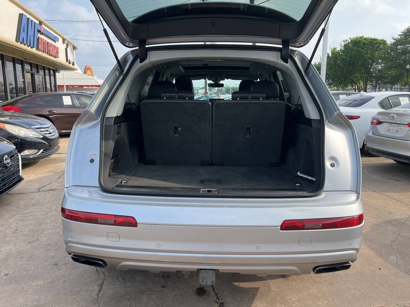 Audi Q7 Vehicle Image 10