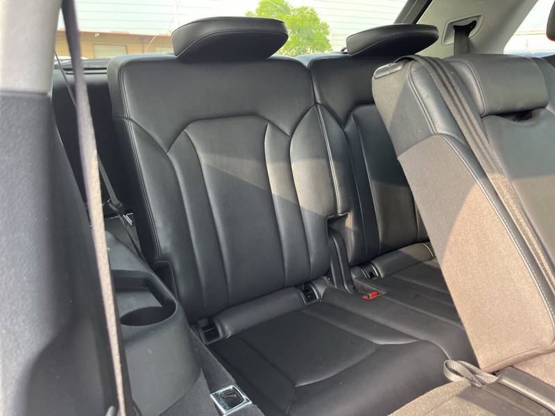 Audi Q7 Vehicle Image 12