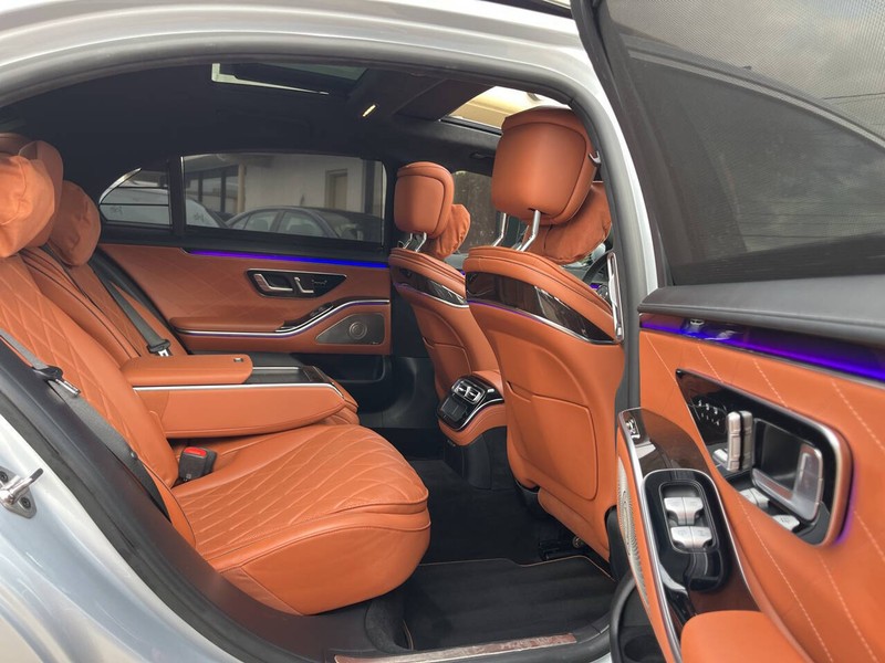 Mercedes-Benz S-Class Vehicle Image 09