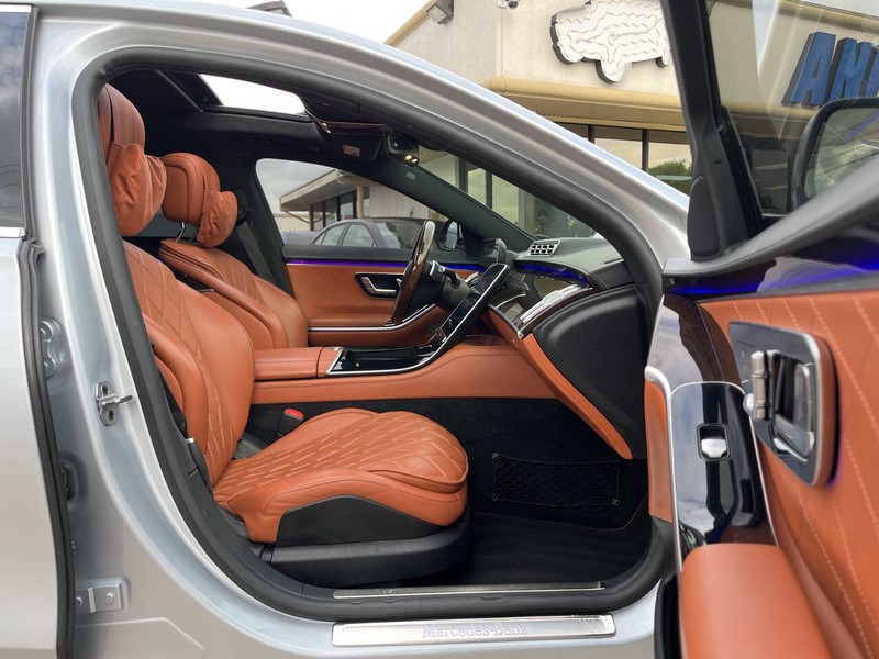 Mercedes-Benz S-Class Vehicle Image 10