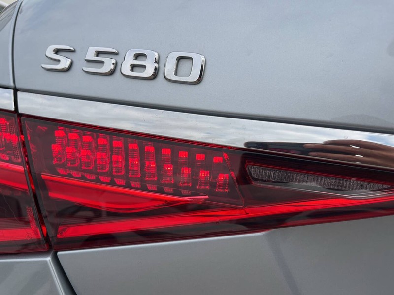 Mercedes-Benz S-Class Vehicle Image 11