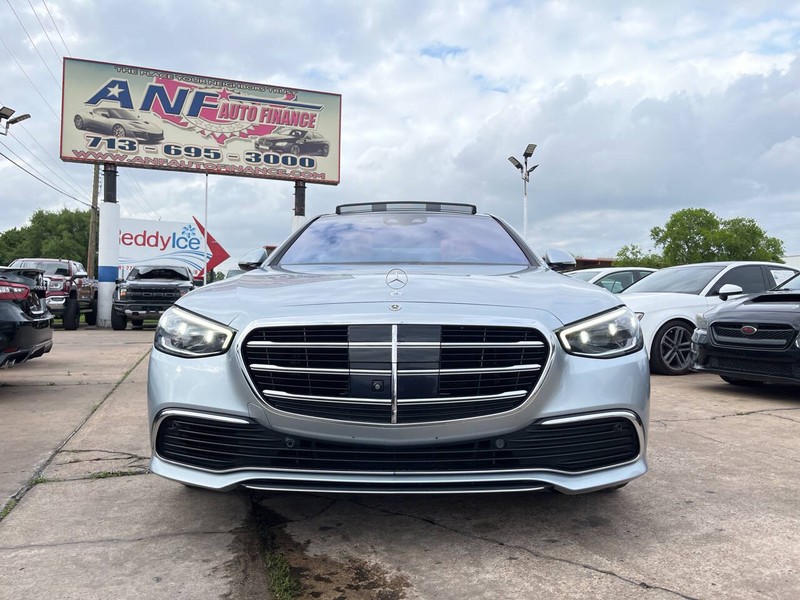 Mercedes-Benz S-Class Vehicle Image 13