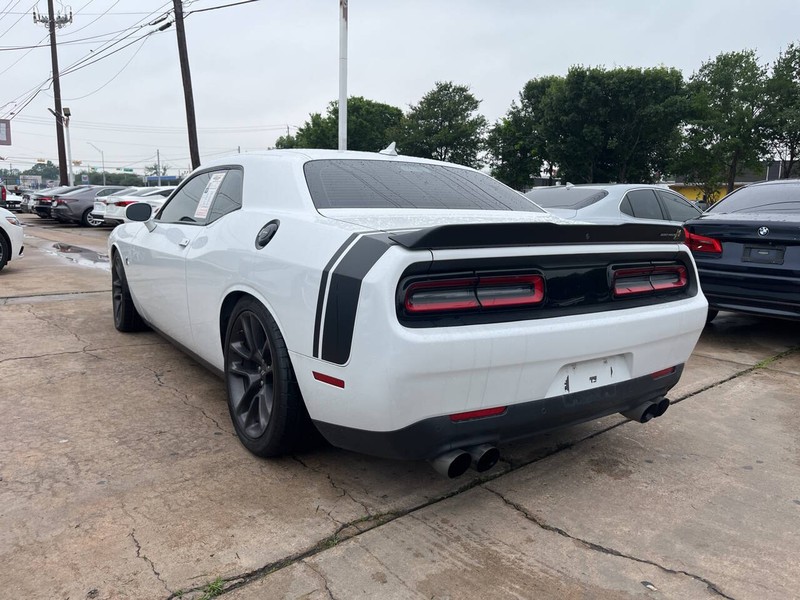 Dodge Challenger Vehicle Image 03