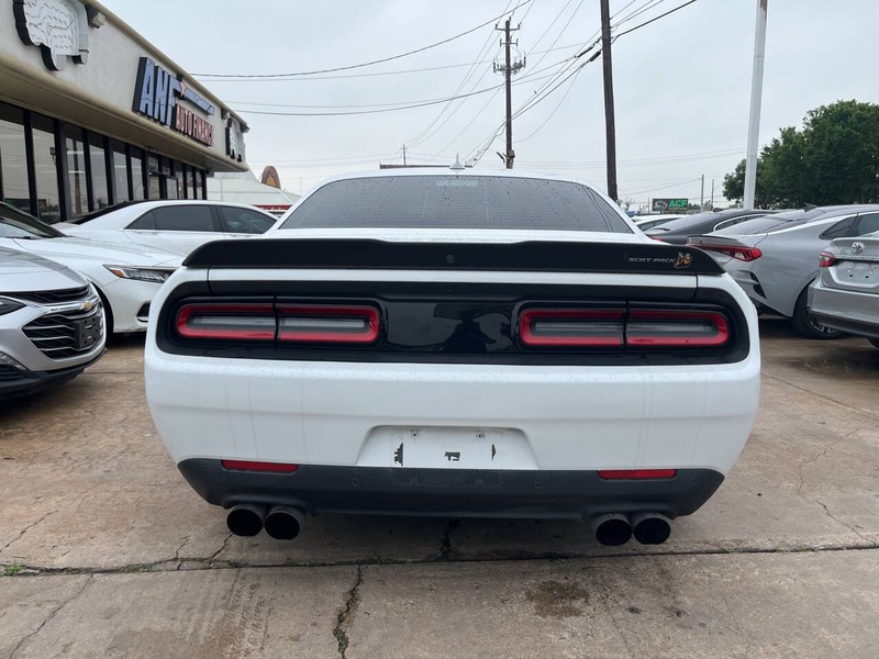 Dodge Challenger Vehicle Image 04