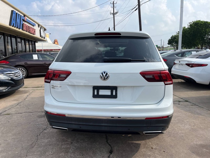 Volkswagen Tiguan Vehicle Image 04