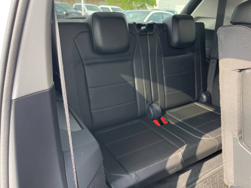 Volkswagen Tiguan Vehicle Image 12