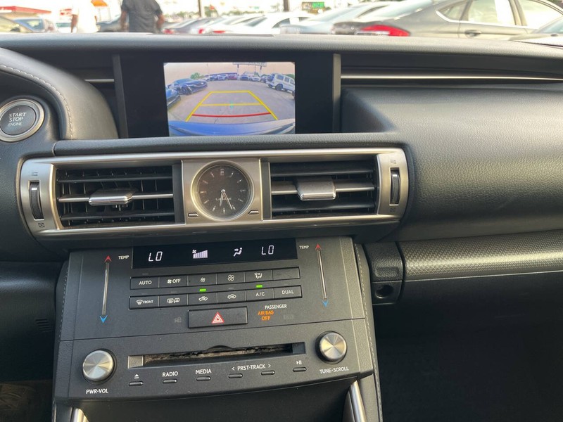 Lexus IS 200t Vehicle Image 12