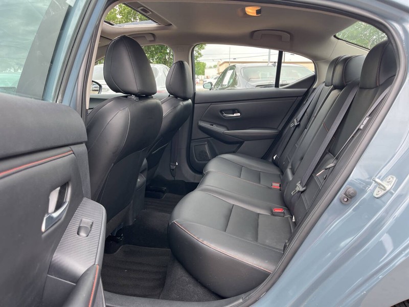 Nissan Sentra Vehicle Image 08