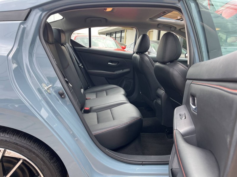 Nissan Sentra Vehicle Image 10