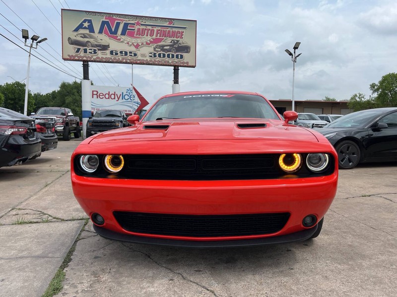 Dodge Challenger Vehicle Image 02