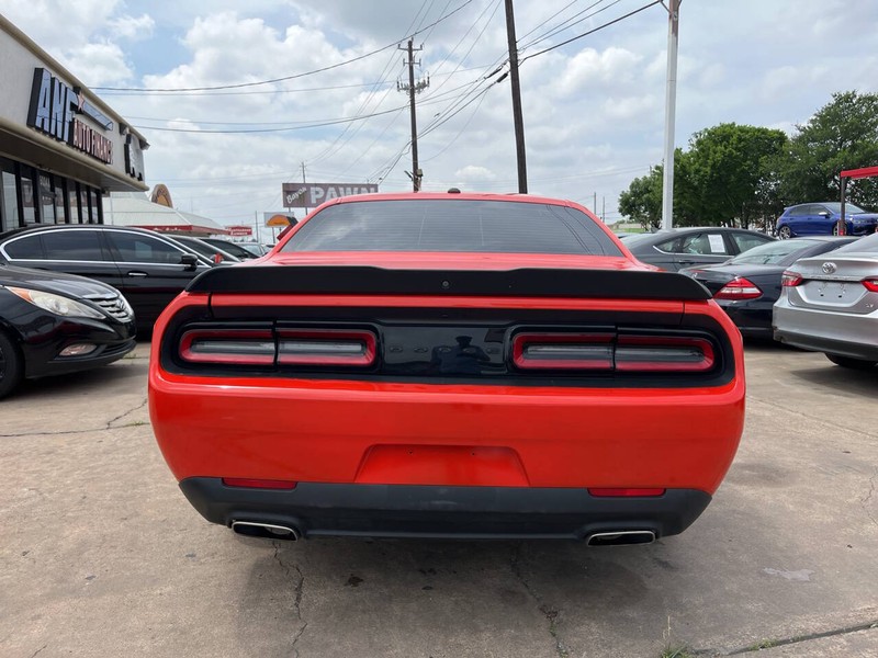 Dodge Challenger Vehicle Image 04