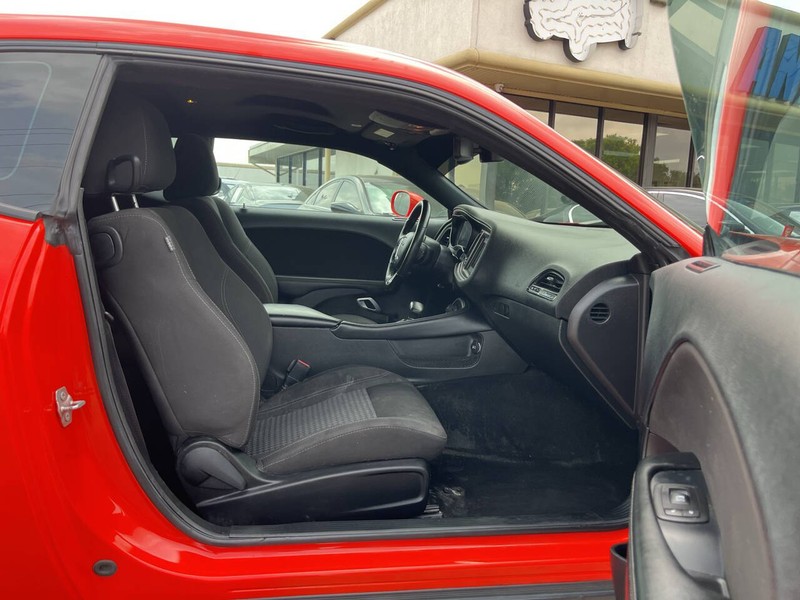 Dodge Challenger Vehicle Image 10