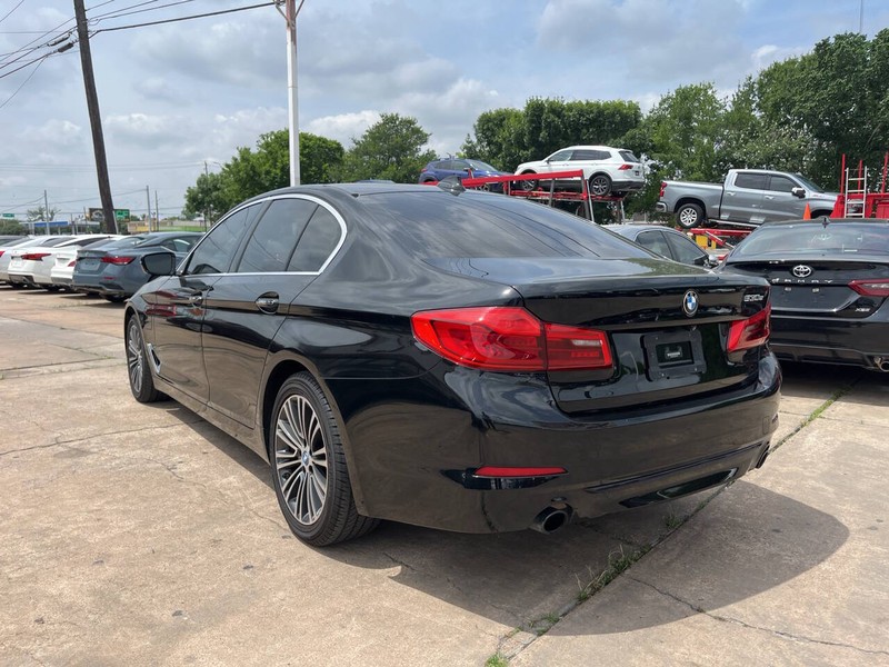 BMW 5 Series Vehicle Image 03