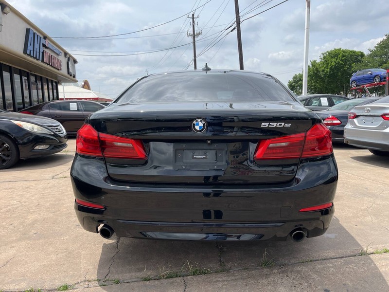 BMW 5 Series Vehicle Image 04