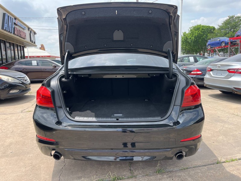 BMW 5 Series Vehicle Image 09