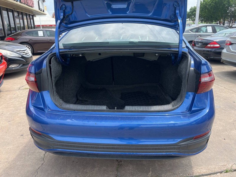 Volkswagen Jetta Vehicle Image 09