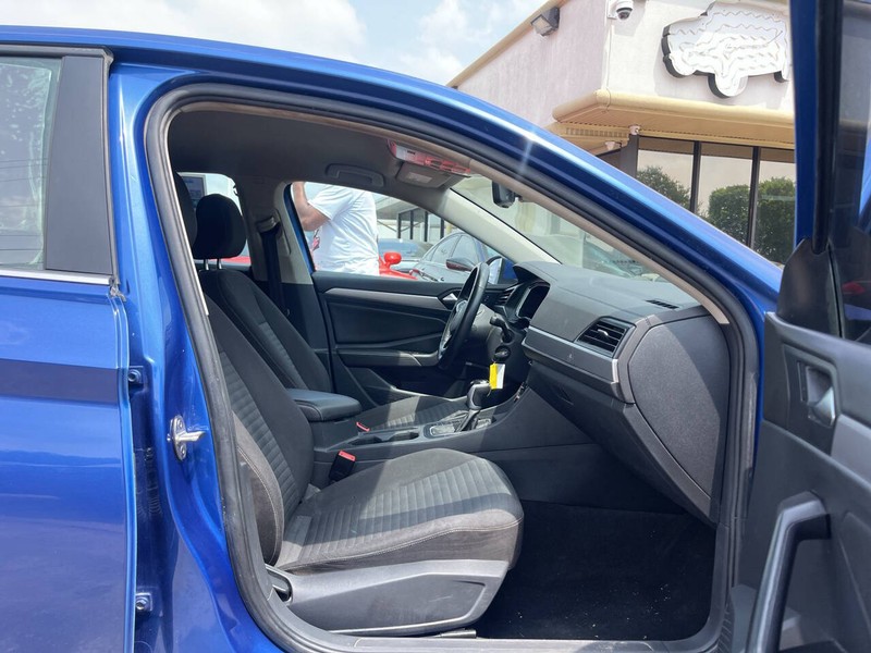 Volkswagen Jetta Vehicle Image 11