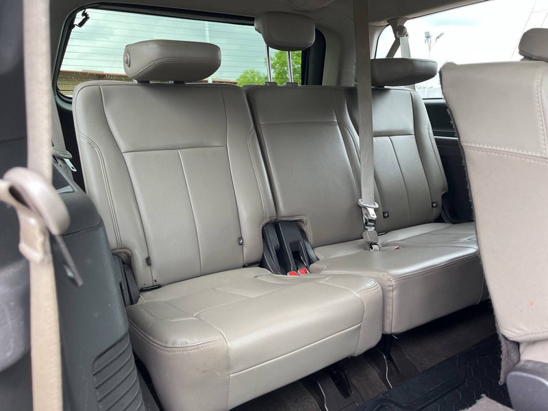 Ford Expedition Max Vehicle Image 12