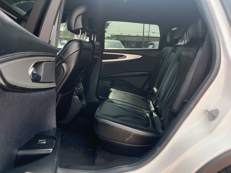 Lincoln MKX Vehicle Image 09