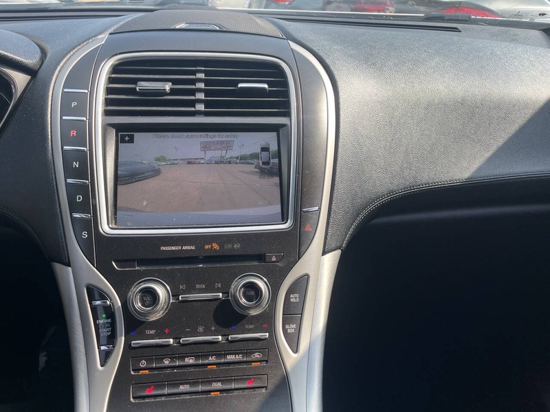 Lincoln MKX Vehicle Image 12