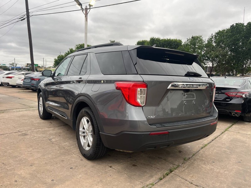 Ford Explorer Vehicle Image 03