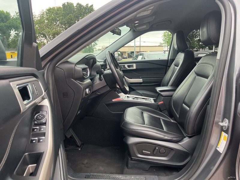 Ford Explorer Vehicle Image 07