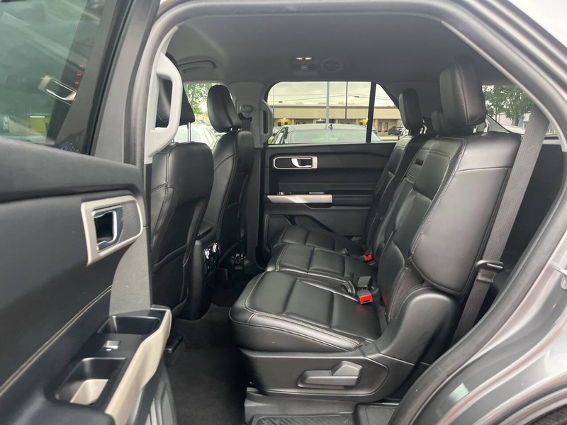 Ford Explorer Vehicle Image 08