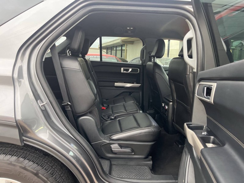 Ford Explorer Vehicle Image 11