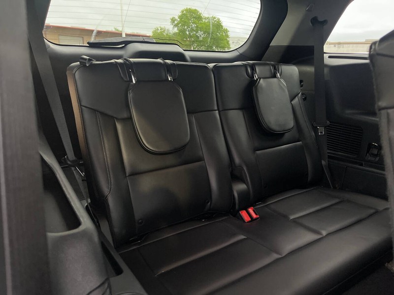 Ford Explorer Vehicle Image 12