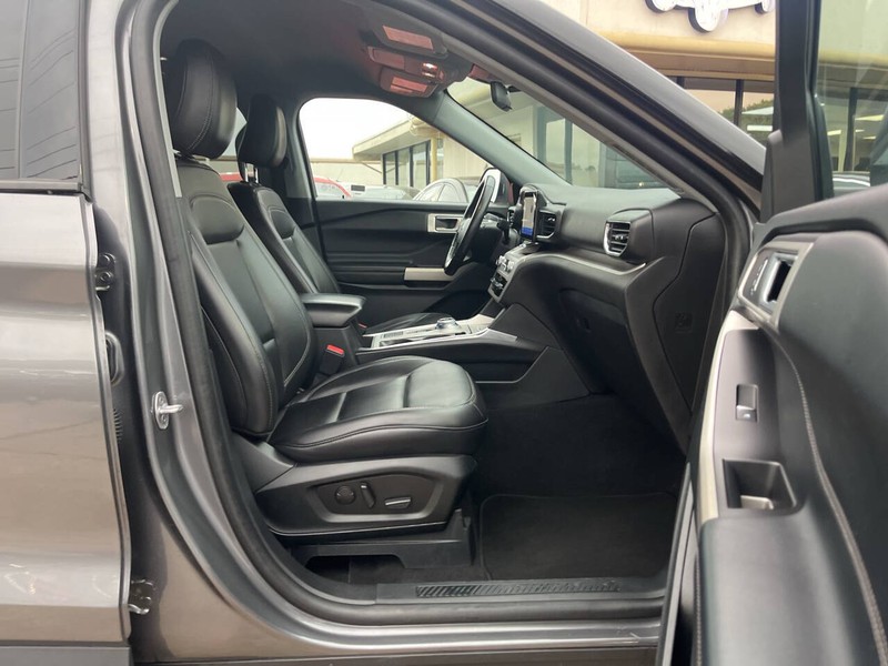 Ford Explorer Vehicle Image 13