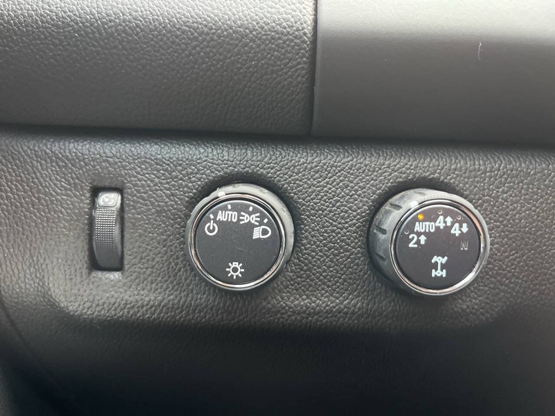 Chevrolet Colorado Vehicle Image 12
