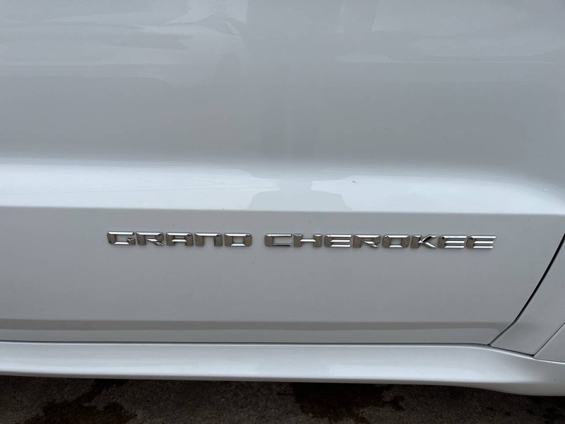 Jeep Grand Cherokee Vehicle Image 08